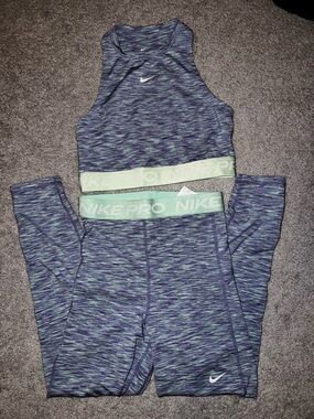 Nike Pro Dri- Fit Crop Tank & High-Waist Leggings Set
